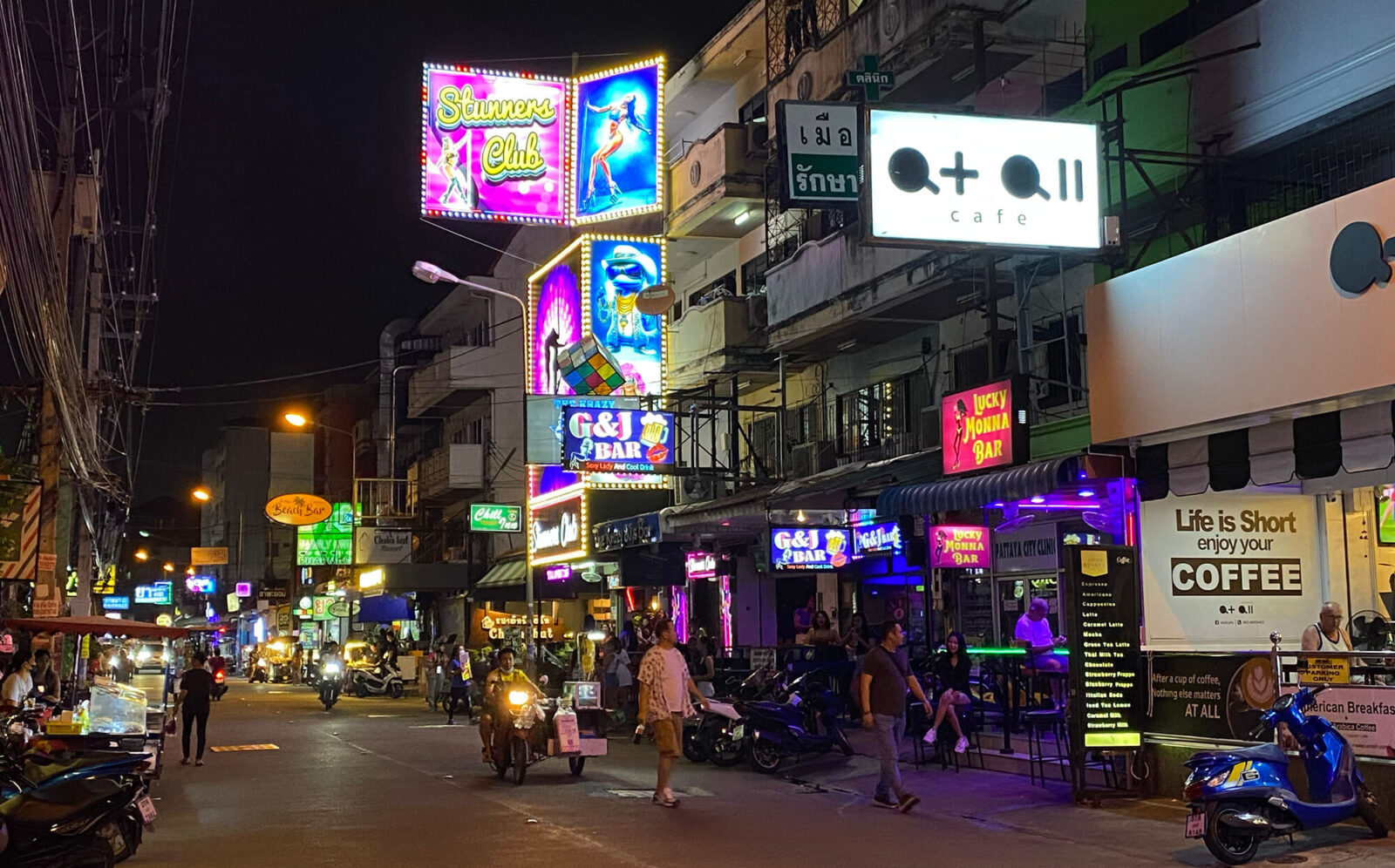 Stunners GoGo Entrance